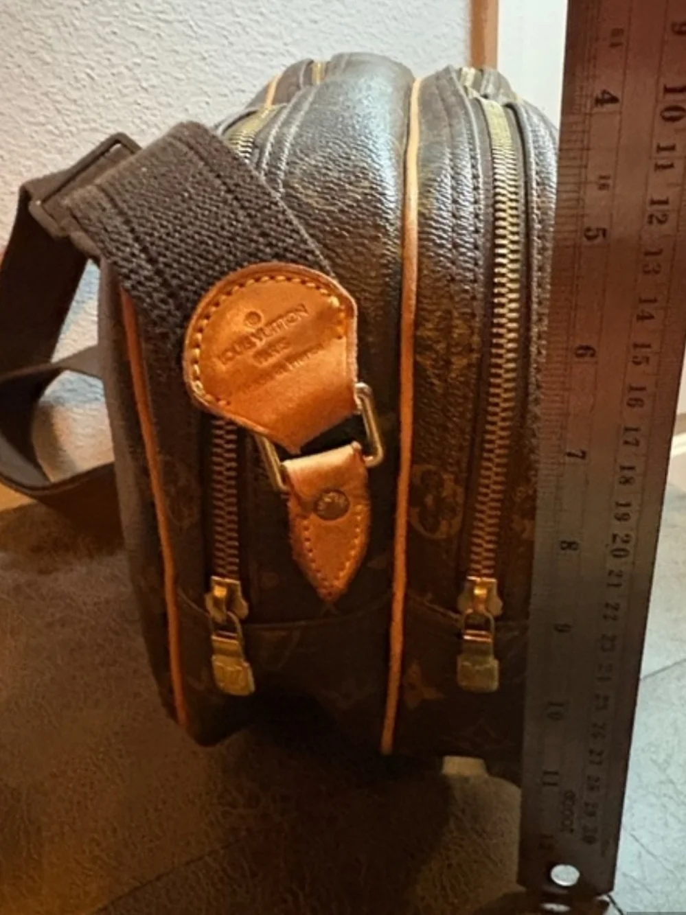 AUTHENTIC LOUIS VUITTON REPORTER BAG WITH COA